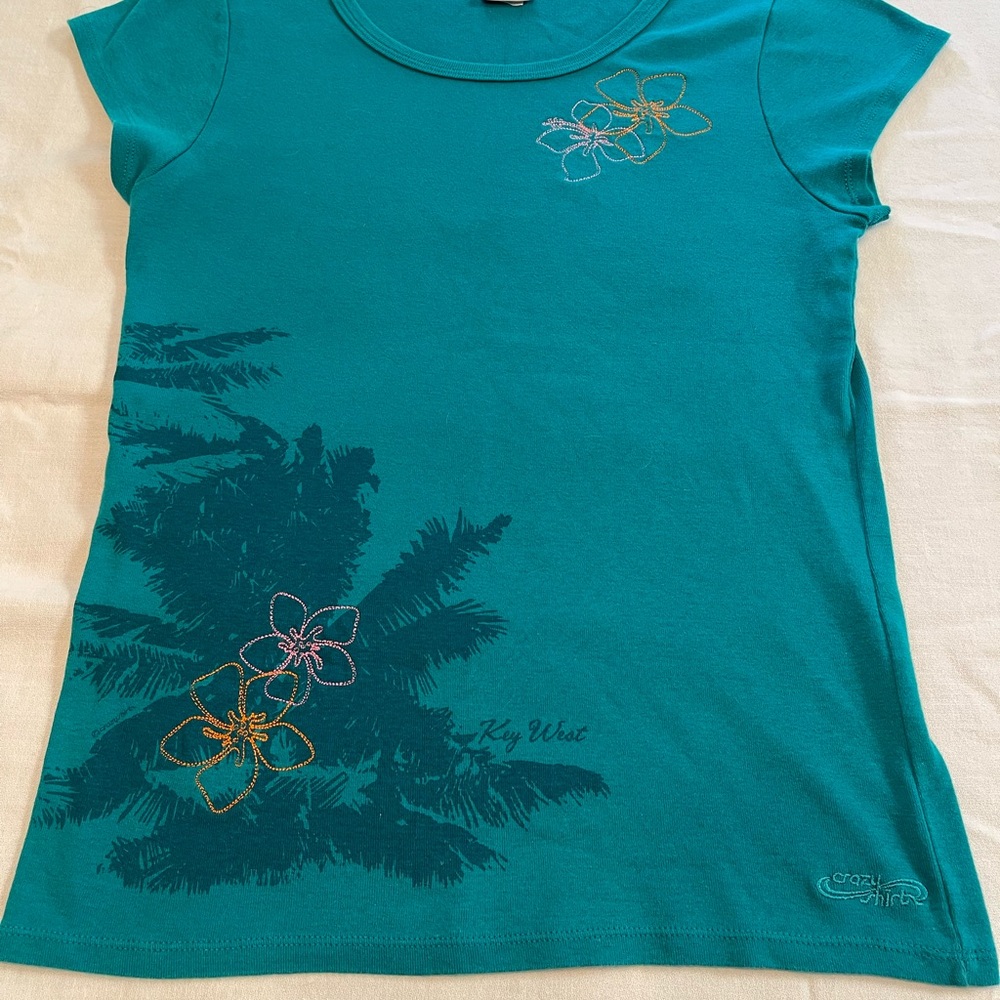 Crazy Shirts Key West Women’s Medium Teal Floral Embroidered Palm Tree Tee